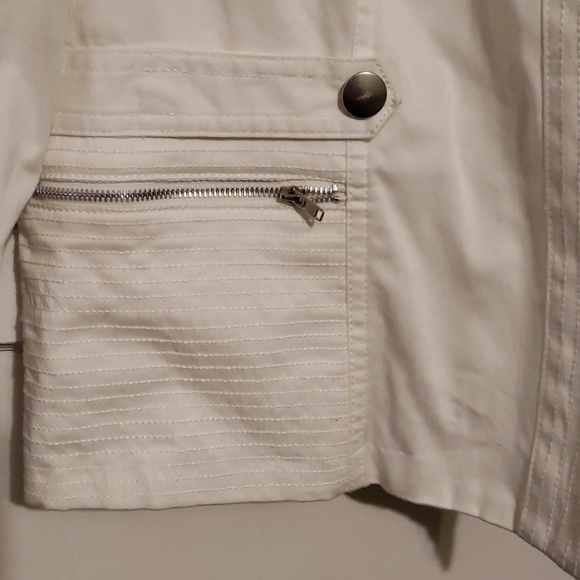 Blazer - Picture 3 of 4